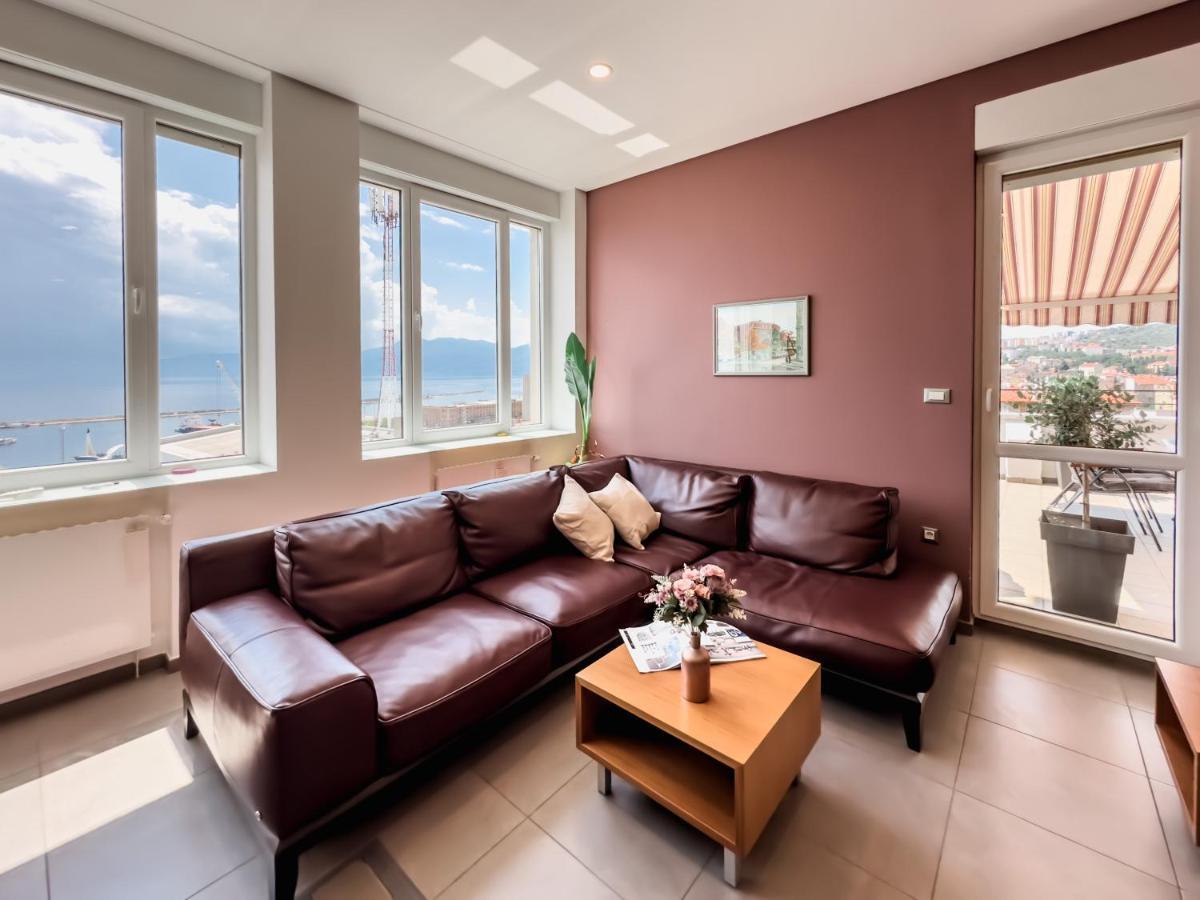 105m2 Penthouse Sea View With Free Garage Parking