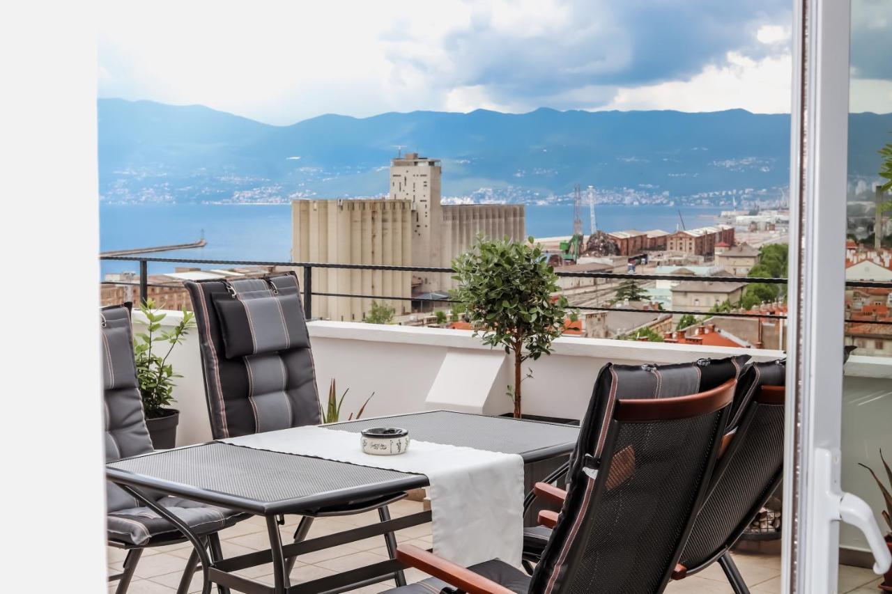 105m2 Penthouse Sea View With Free Garage Parking Lägenhet