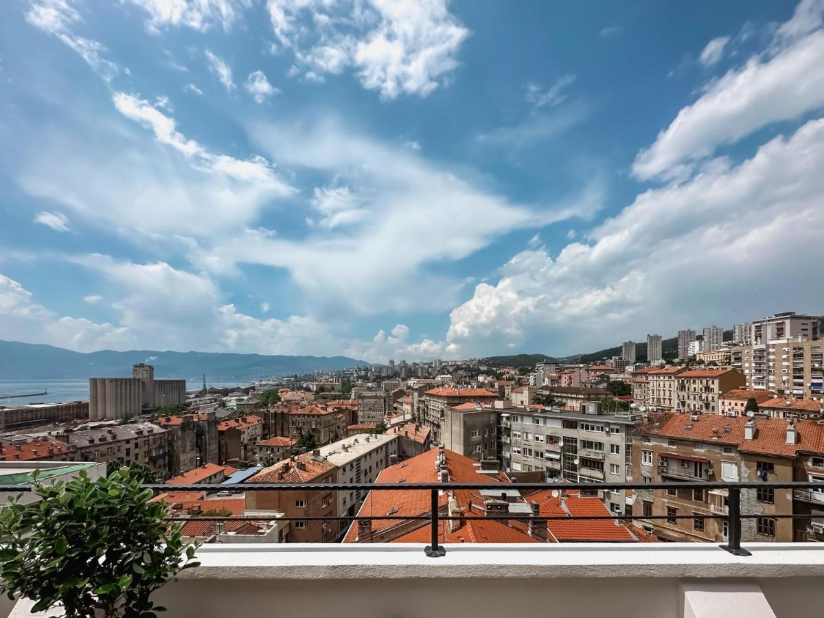 105m2 Penthouse Sea View With Free Garage Parking