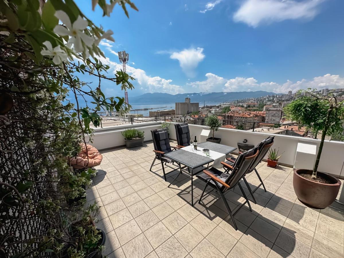 105m2 Penthouse Sea View With Free Garage Parking Apartment Rijeka